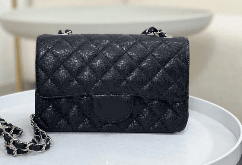 Black Chanel (my everyday bag)