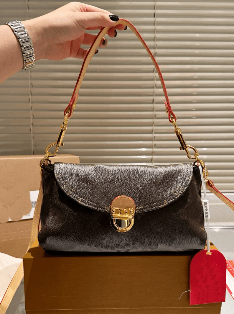 LV Pochette